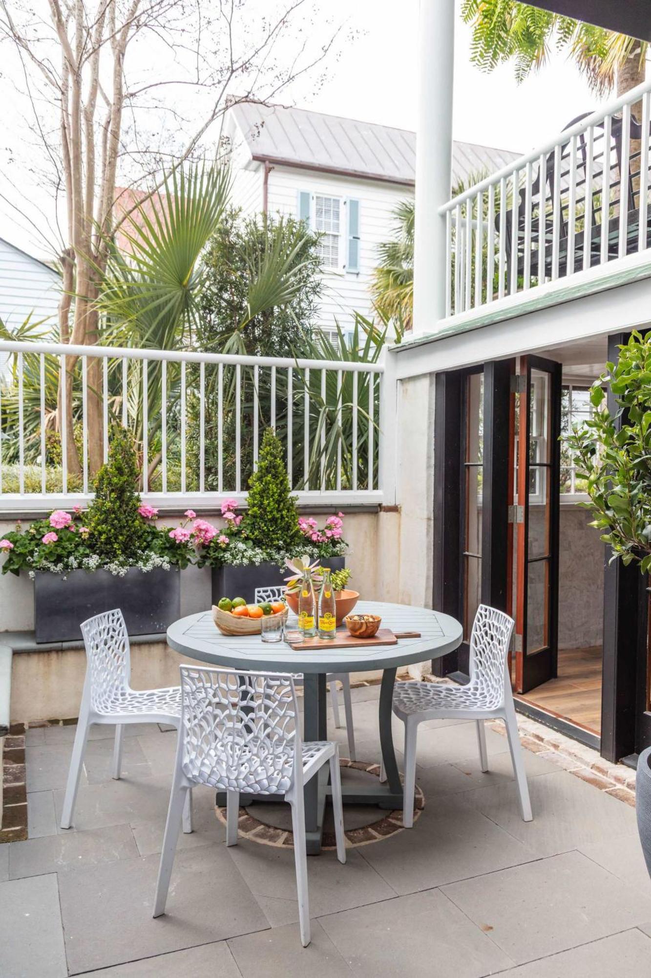 The Courtyard At Casazoe Charleston
