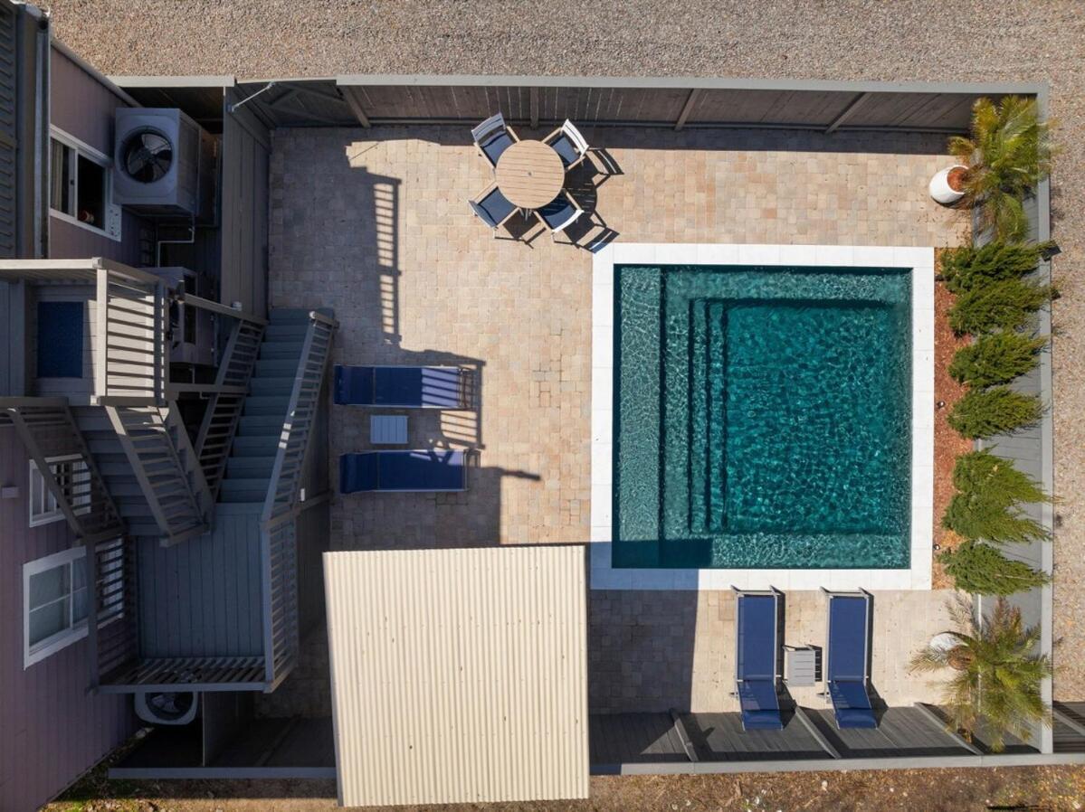 Private Pool Oasis 4 Bedroom Apartment *