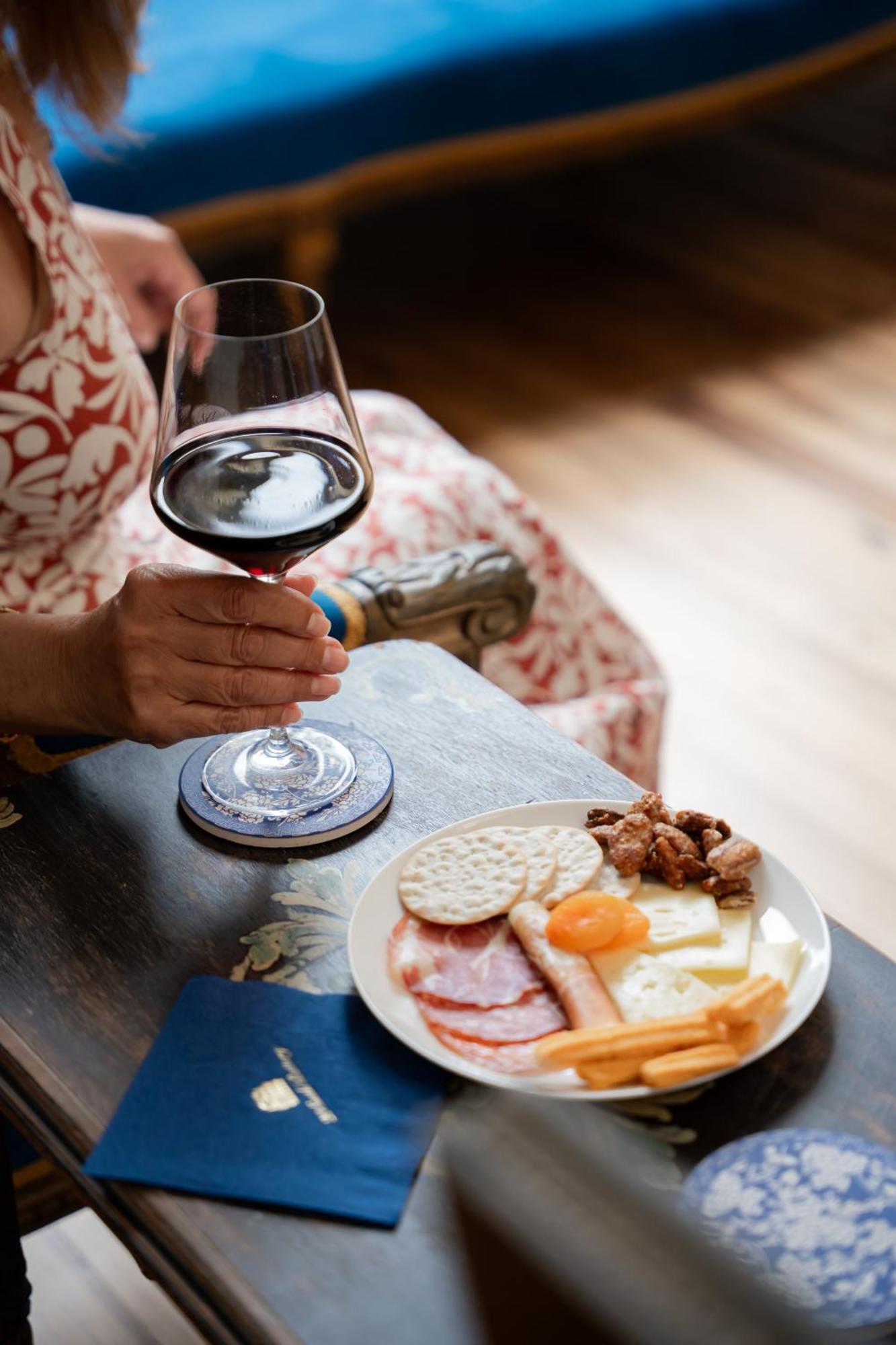 Bed & Breakfast 20 South Battery 3*
