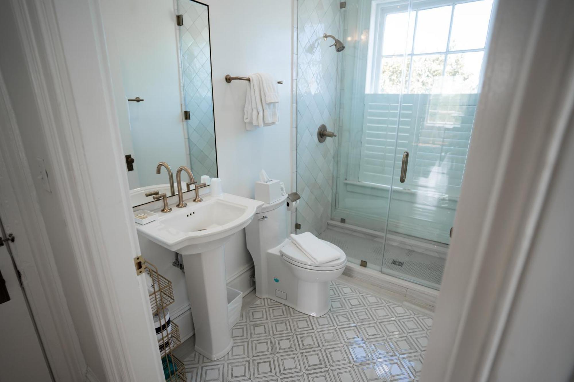 Bed & Breakfast 20 South Battery Charleston