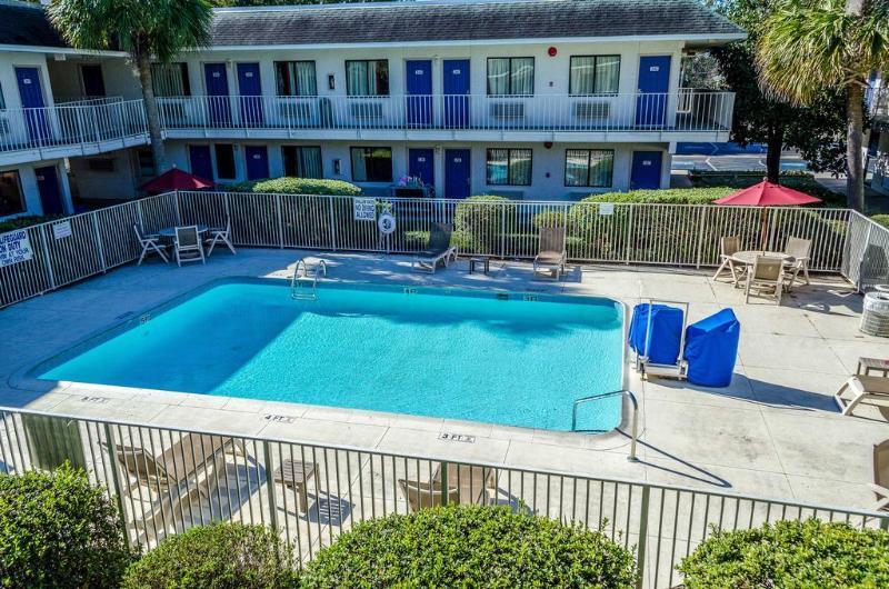 Hotel West Ashley 2*
