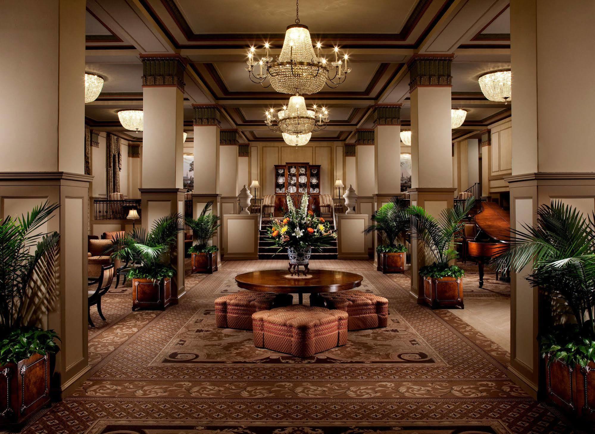 Francis Marion Hotel 4*