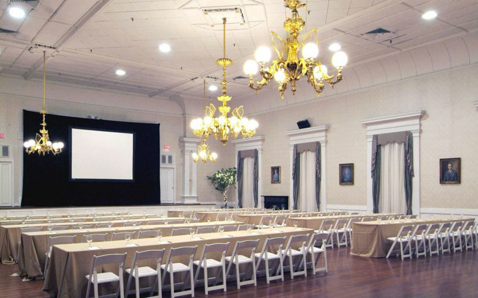 Mills House Charleston, Curio Collection By Hilton Charleston