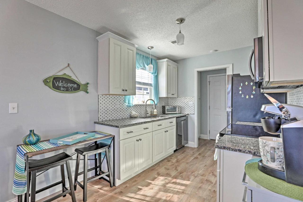 Beach-themed Retreat 10 Mi To Downtown * Charleston