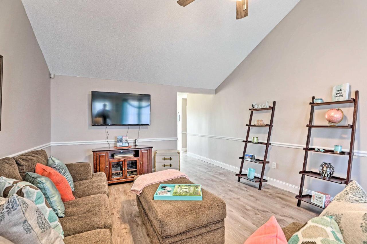Beach-themed Retreat 10 Mi To Downtown Holiday home Charleston
