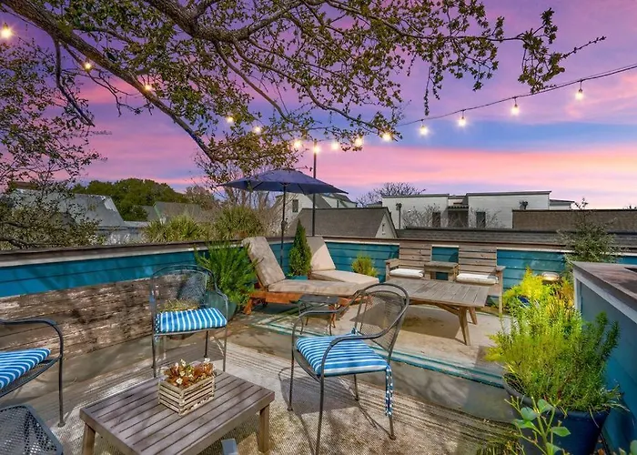 Elegant Sunlit Home With Private Rooftop Oasis