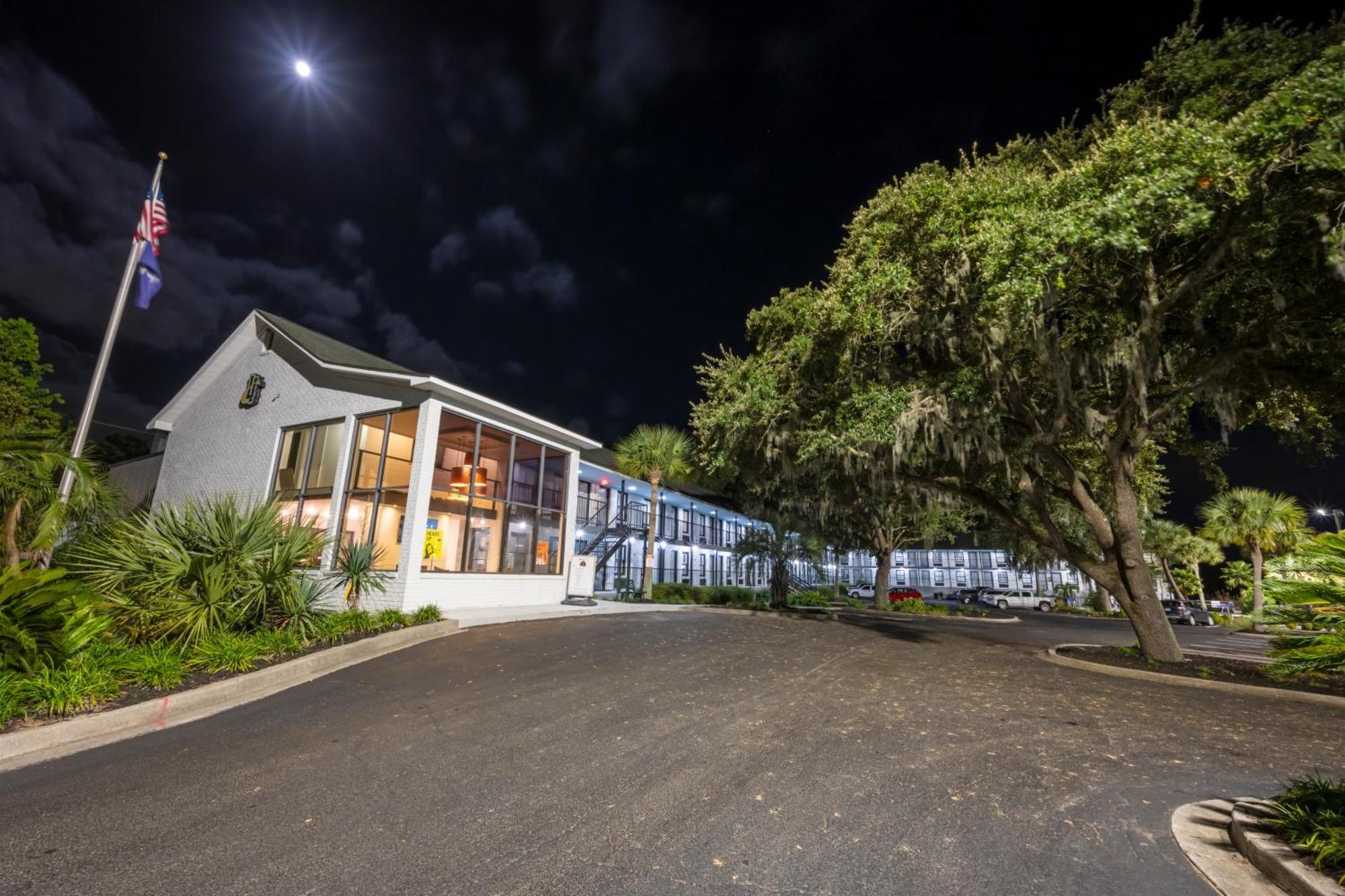 Creekside Motel