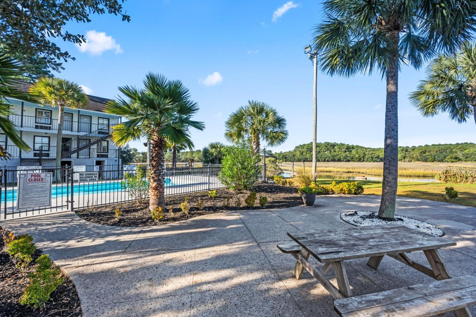 Creekside Motel