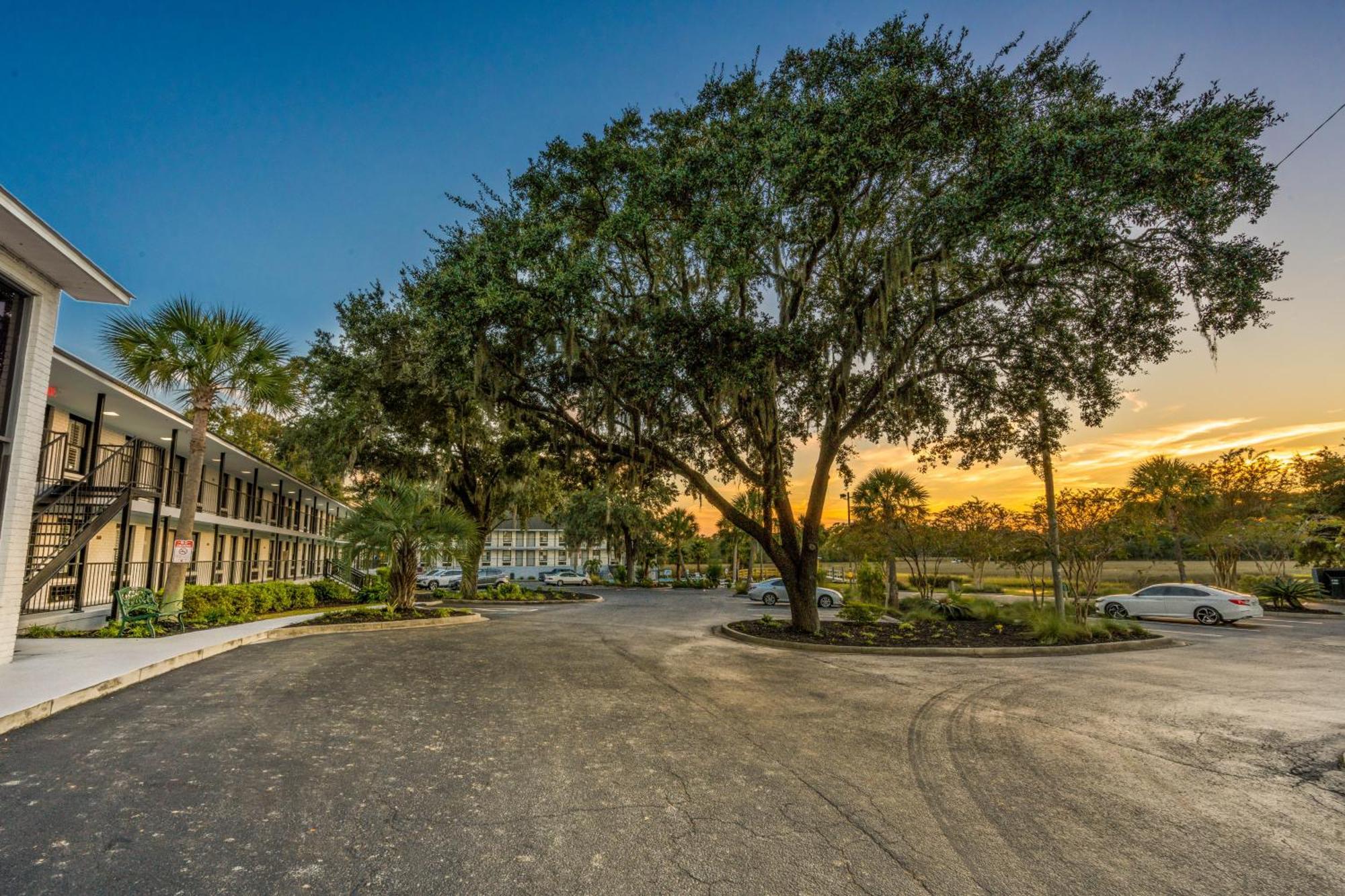 Creekside 3* Charleston