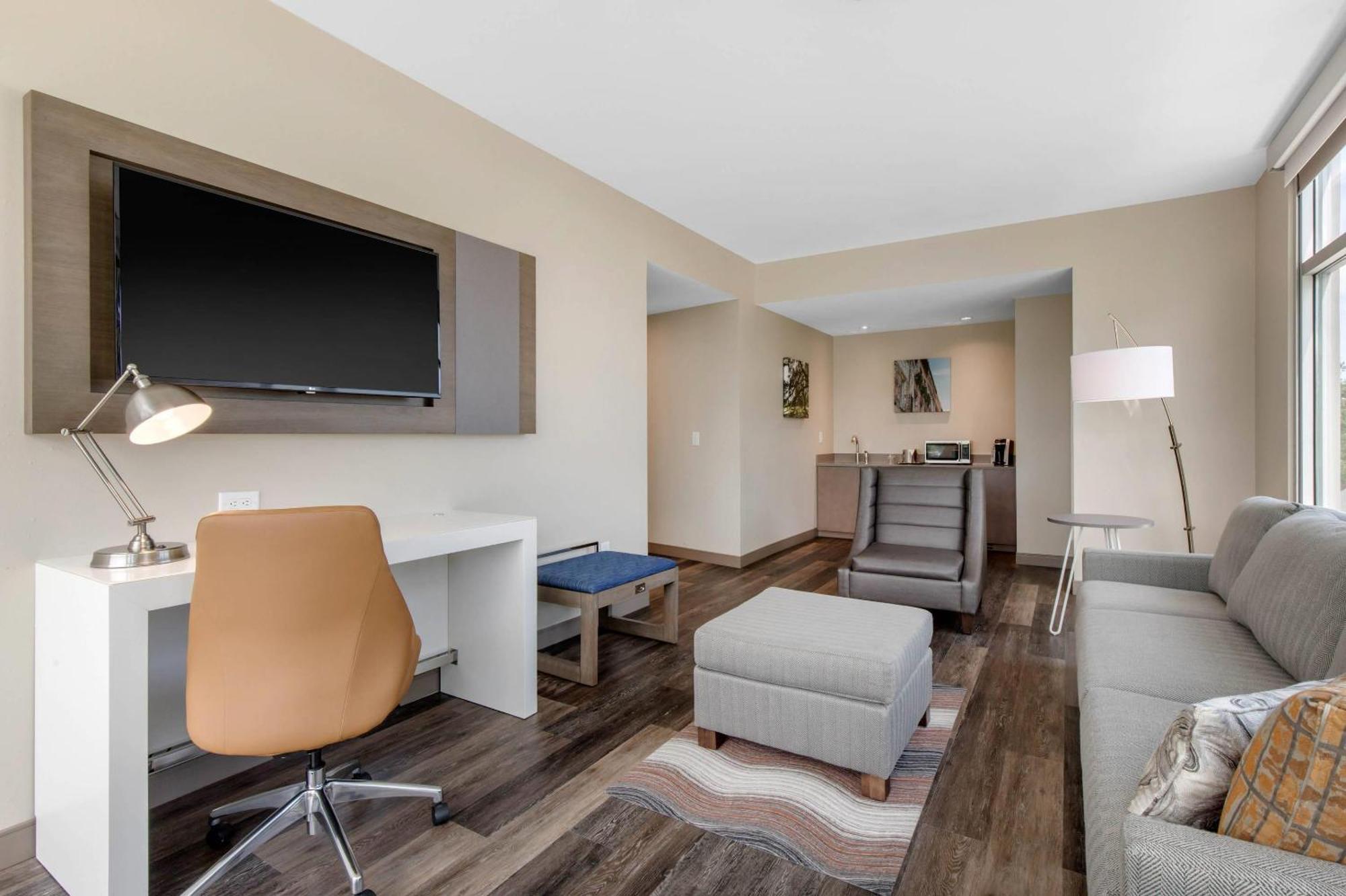Cambria Mount Pleasant - Hotel